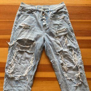 American Eagle light wash, ripped 90s boyfriend jeans; size 10